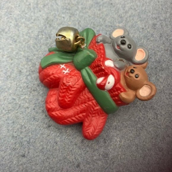 Christmas Pin Brooch Mice Mouse Brown Grey Red Mitten Green Jingle Bell Retro - Picture 5 of 7